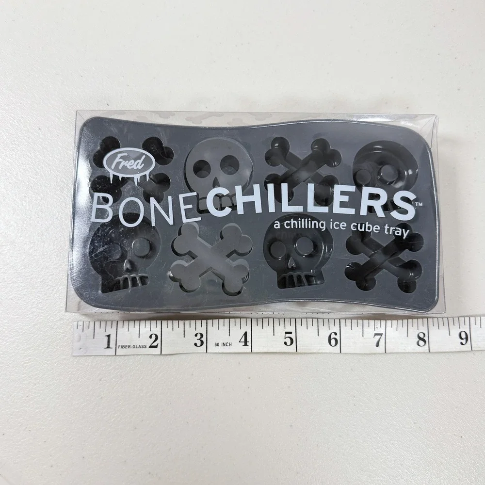 New Fred Bone Chillers Skull Crossbones Ice Cube‎ Tray Silicone Reusable Barware
